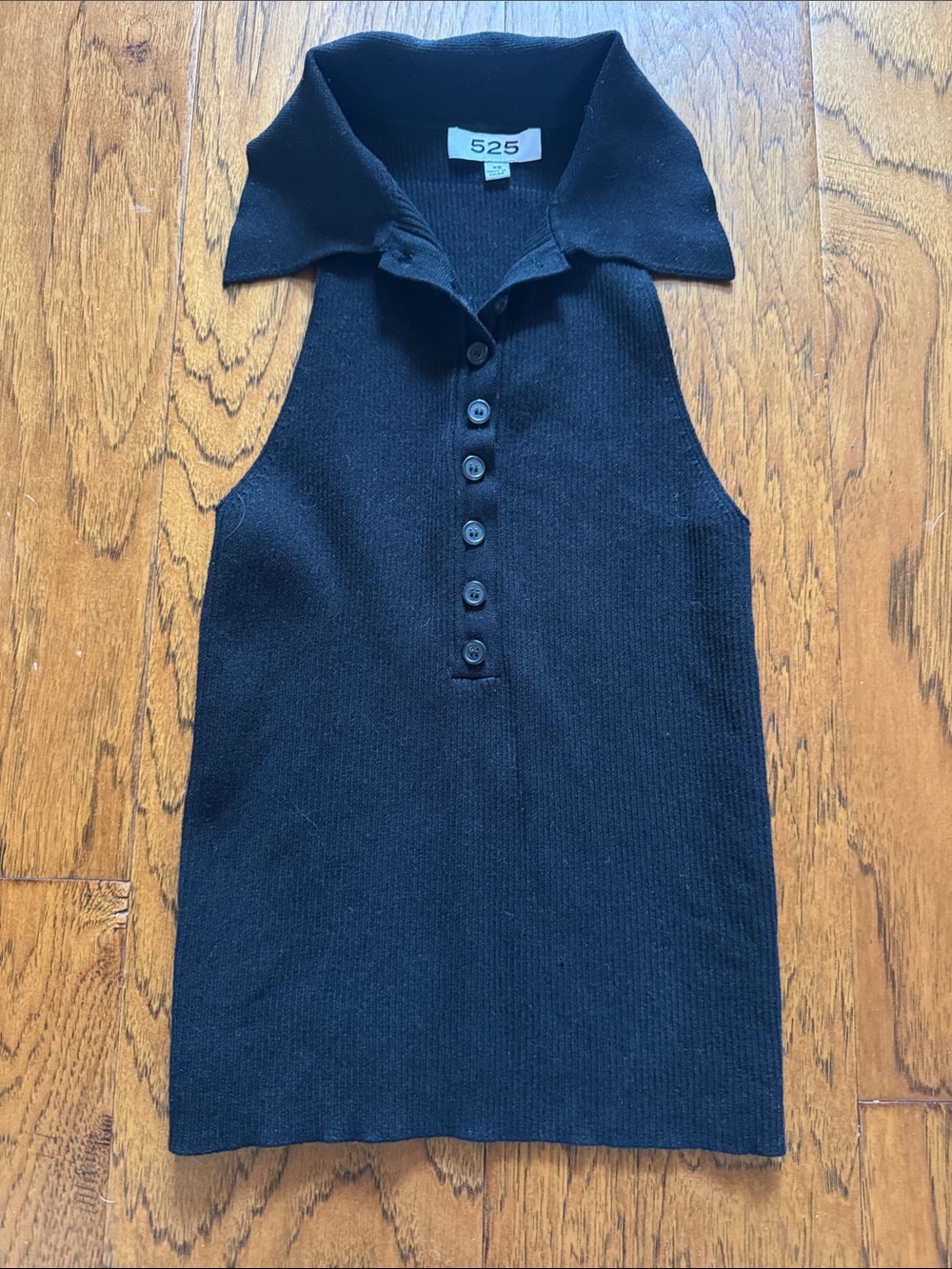 Flattering XS ribbed black top- never worn!